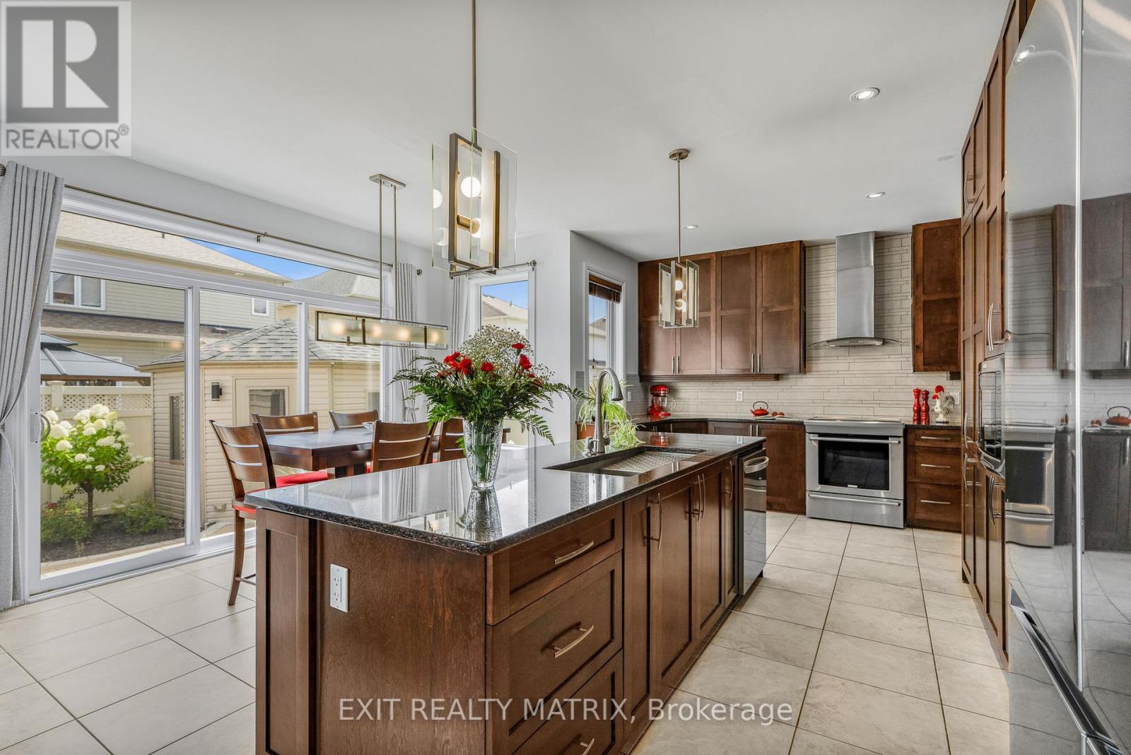 Photo 16 of 352 Oakcrest Way, Ottawa ON