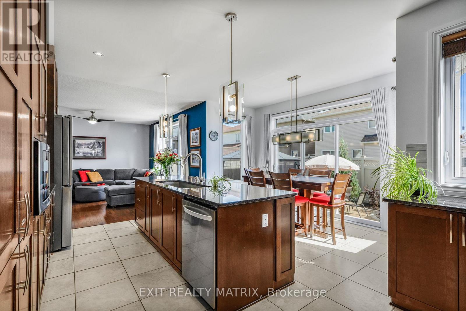 Photo 2 of 352 Oakcrest Way, Ottawa ON