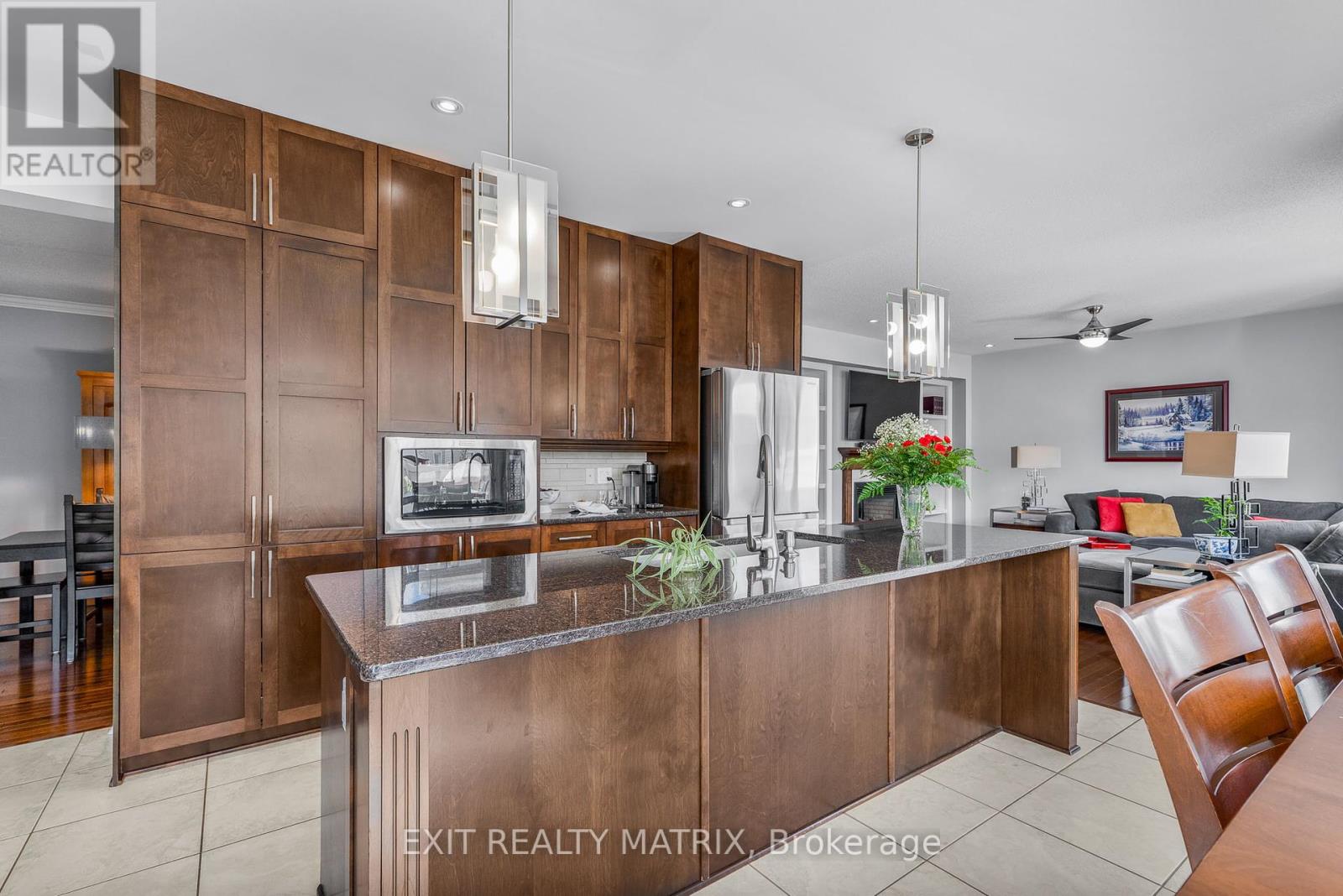 Photo 15 of 352 Oakcrest Way, Ottawa ON