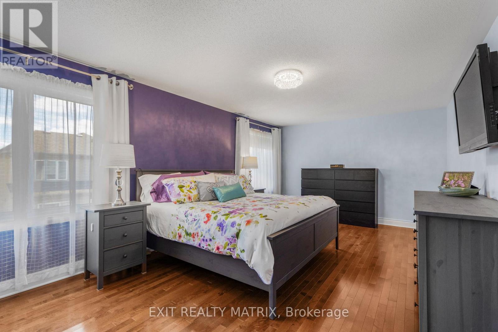 Photo 32 of 352 Oakcrest Way, Ottawa ON