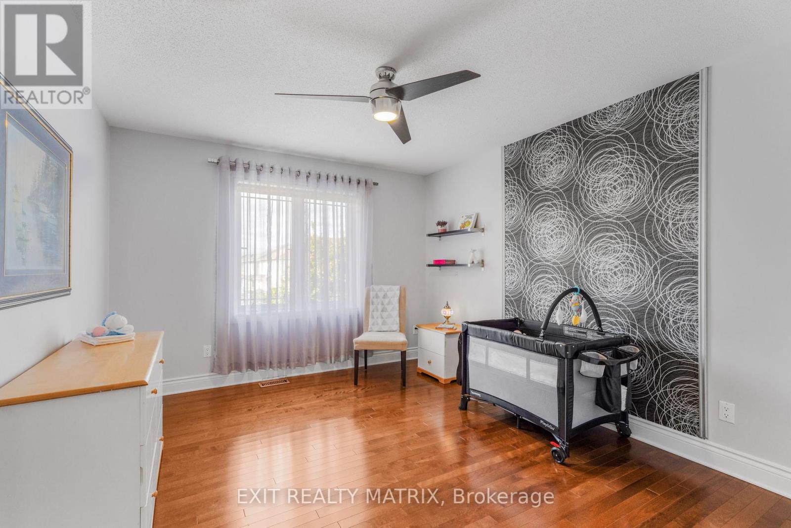 Photo 34 of 352 Oakcrest Way, Ottawa ON