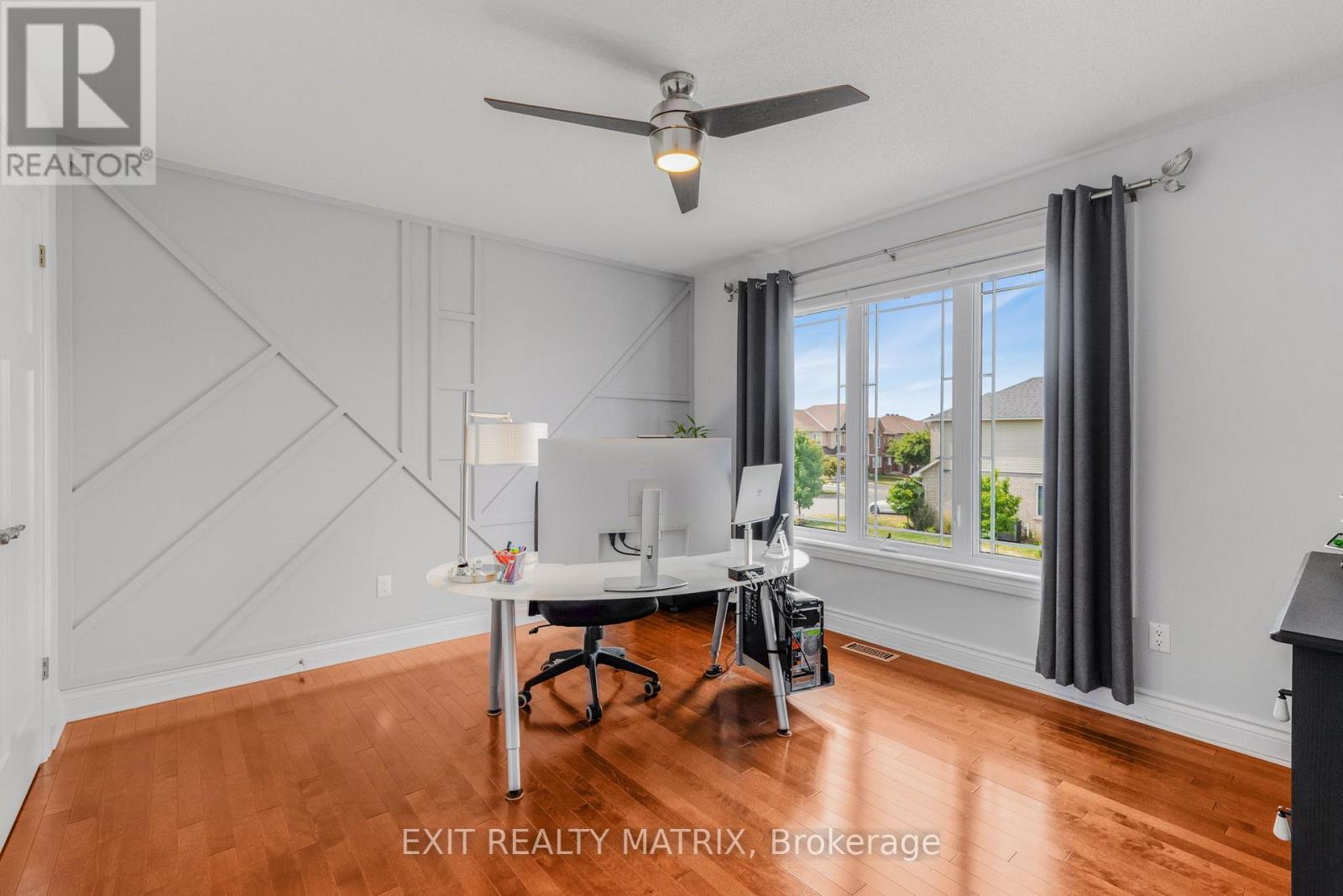 Photo 4 of 352 Oakcrest Way, Ottawa ON
