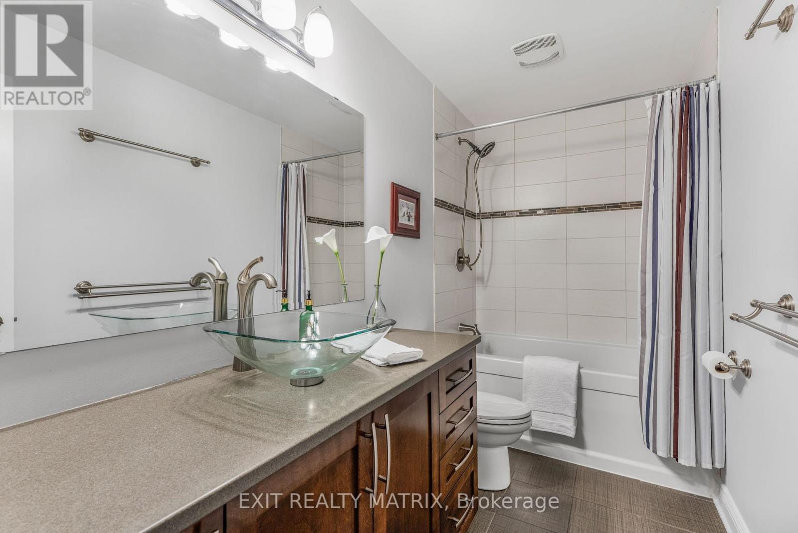 Photo 21 of 352 Oakcrest Way, Ottawa ON