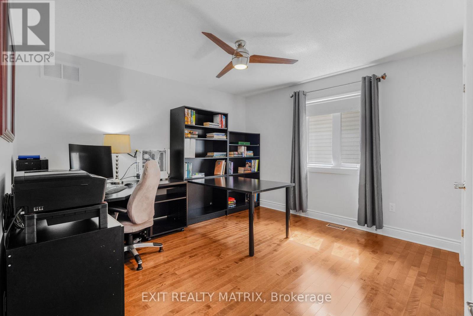 Photo 33 of 352 Oakcrest Way, Ottawa ON