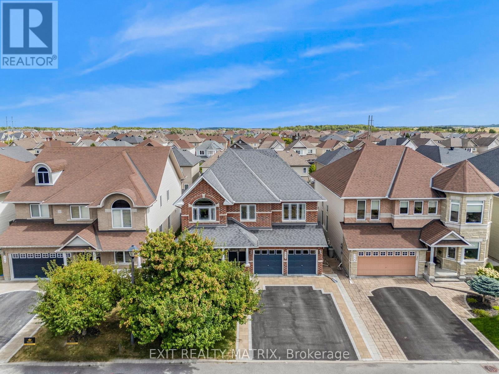 Photo 12 of 352 Oakcrest Way, Ottawa ON