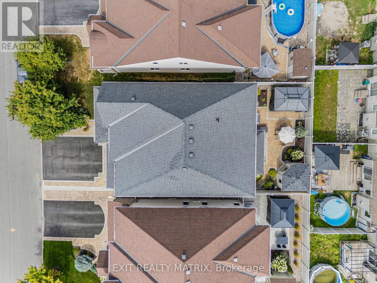Photo 39 of 352 Oakcrest Way, Ottawa ON