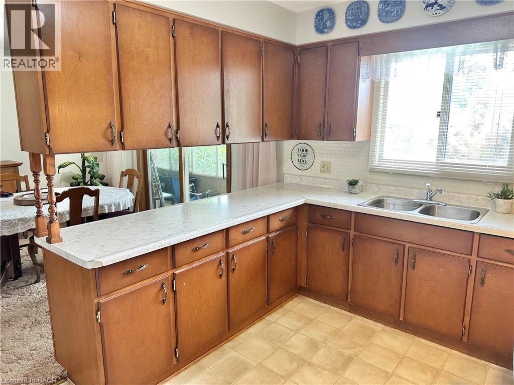 Photo 12 of 332 Spydell Street N, Delhi ON