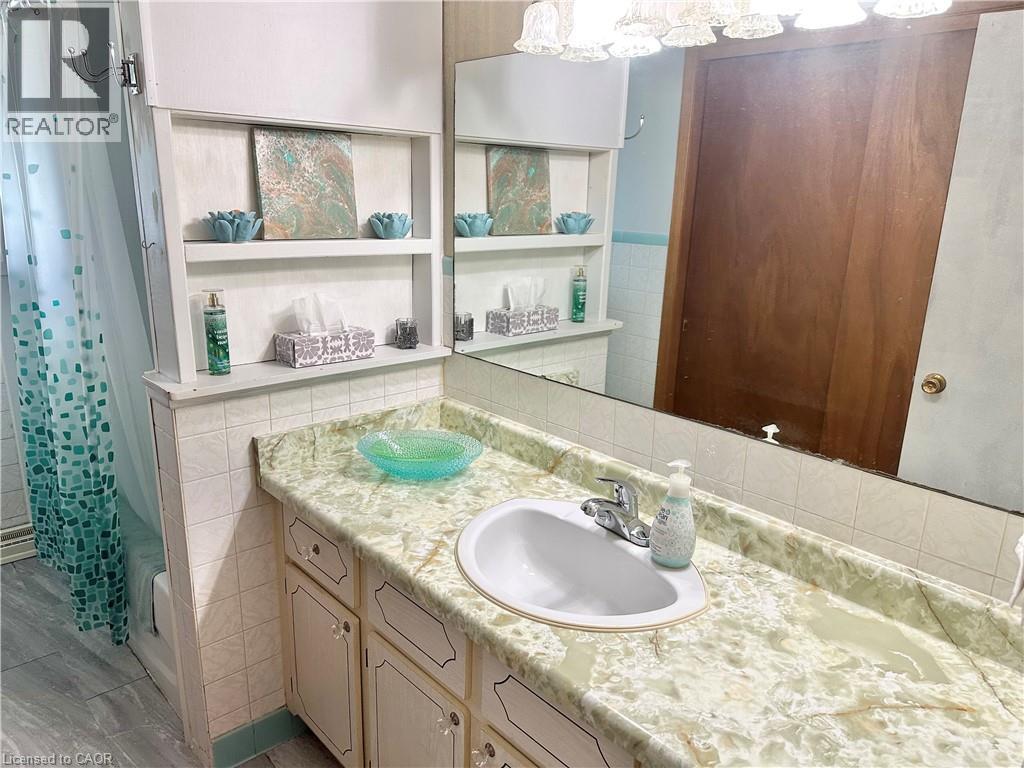 Photo 22 of 332 Spydell Street N, Delhi ON