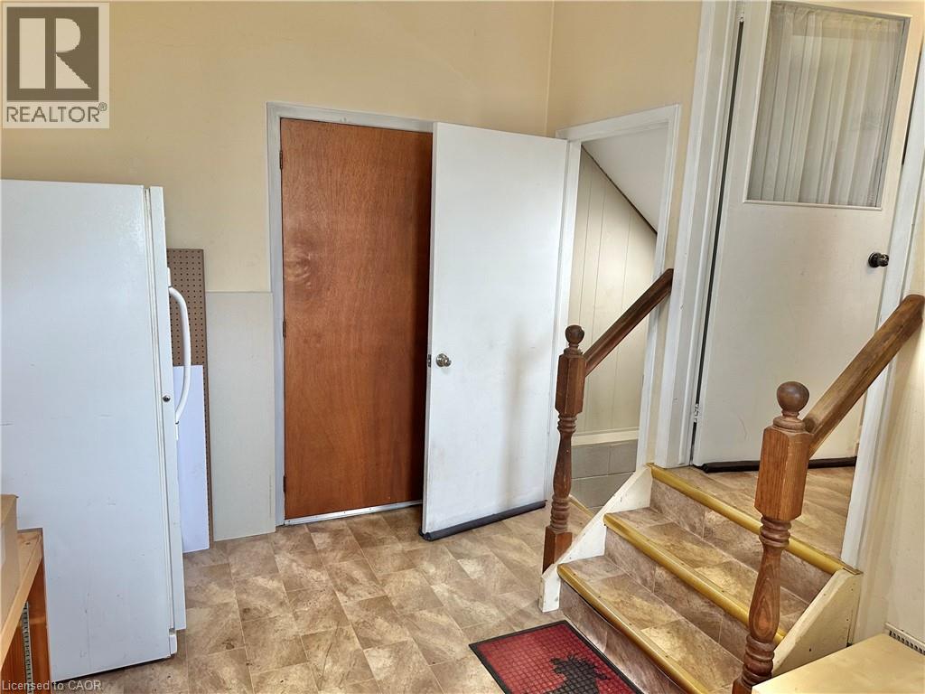 Photo 25 of 332 Spydell Street N, Delhi ON