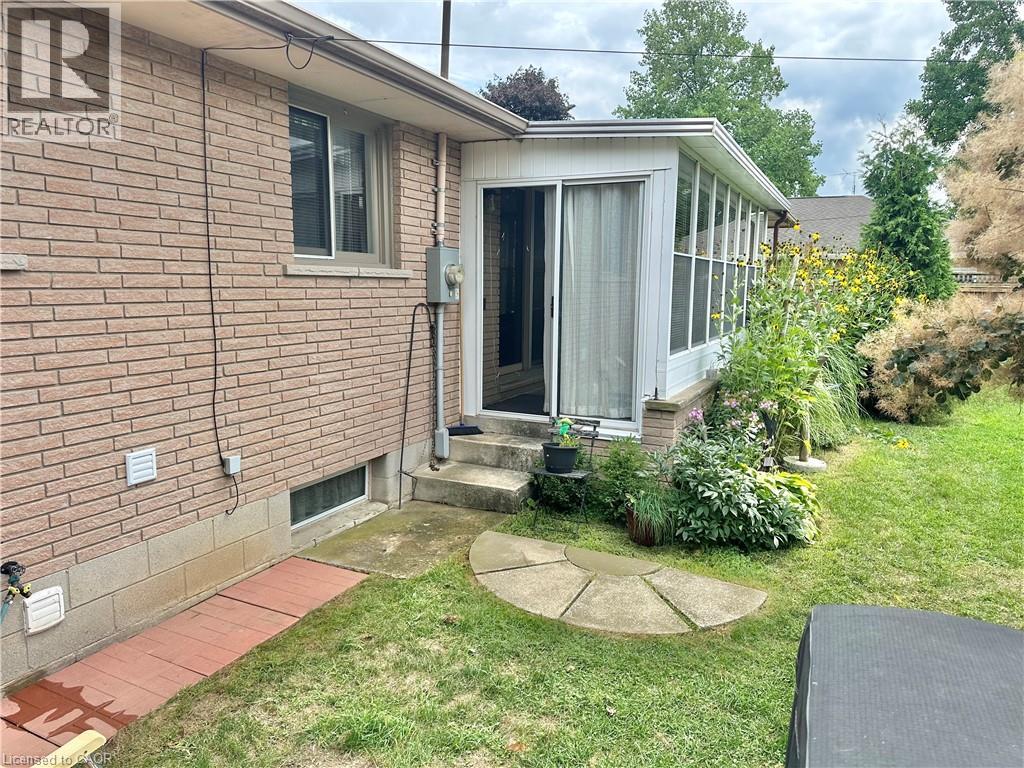 Photo 33 of 332 Spydell Street N, Delhi ON