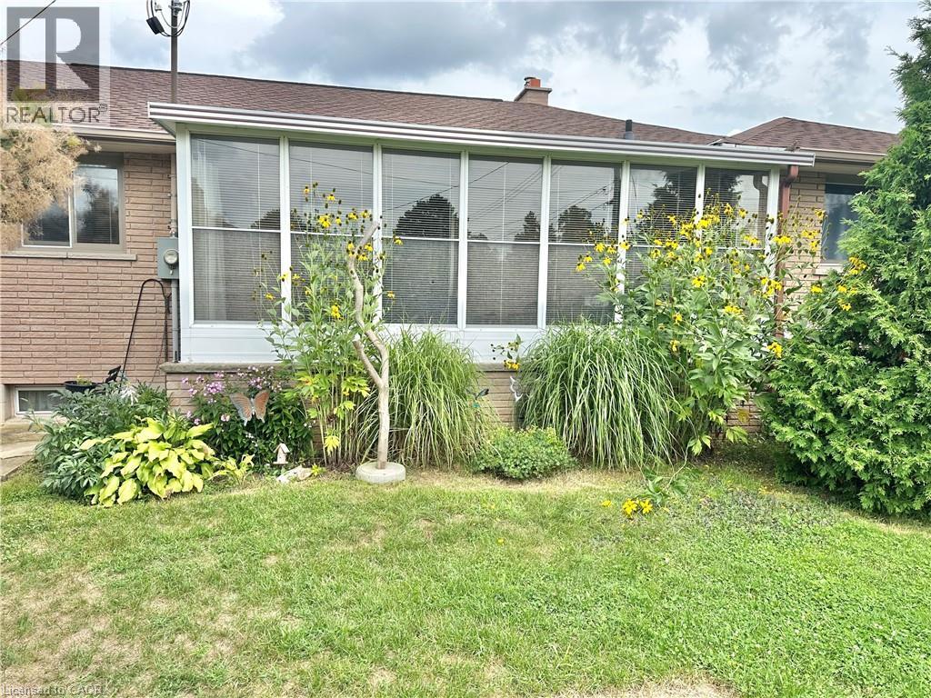 Photo 34 of 332 Spydell Street N, Delhi ON