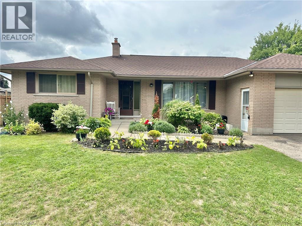 Photo 41 of 332 Spydell Street N, Delhi ON