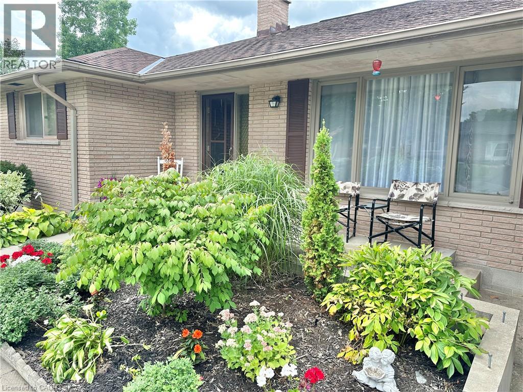 Photo 43 of 332 Spydell Street N, Delhi ON