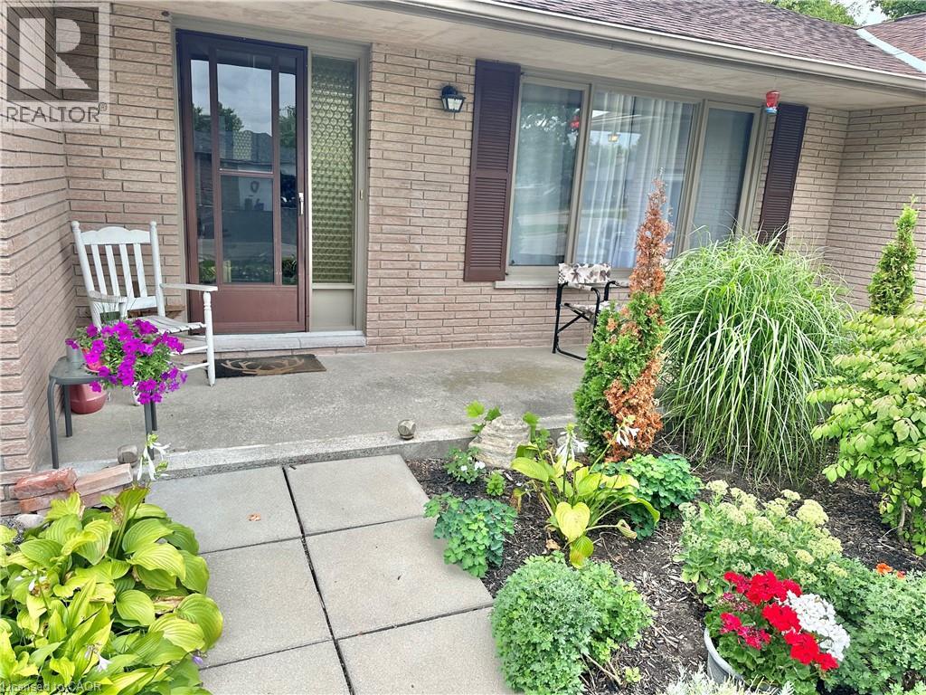 Photo 5 of 332 Spydell Street N, Delhi ON