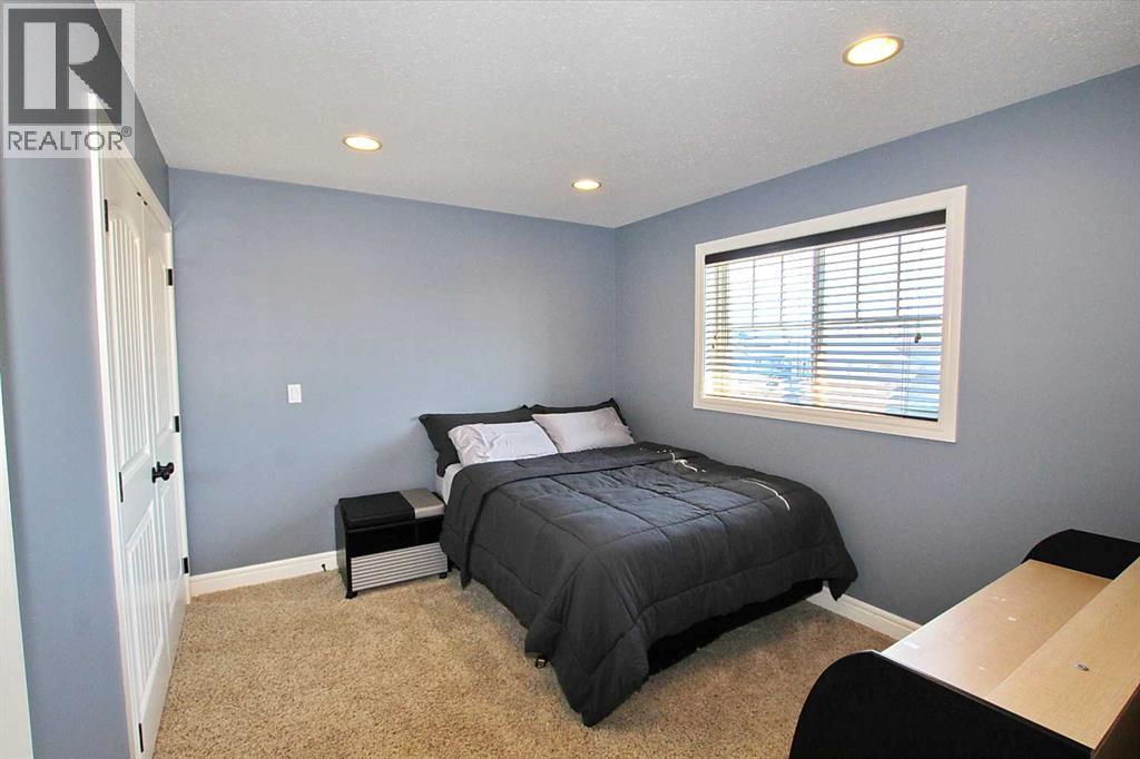 Photo 5 of 6 Laurel Close, Sylvan Lake AB