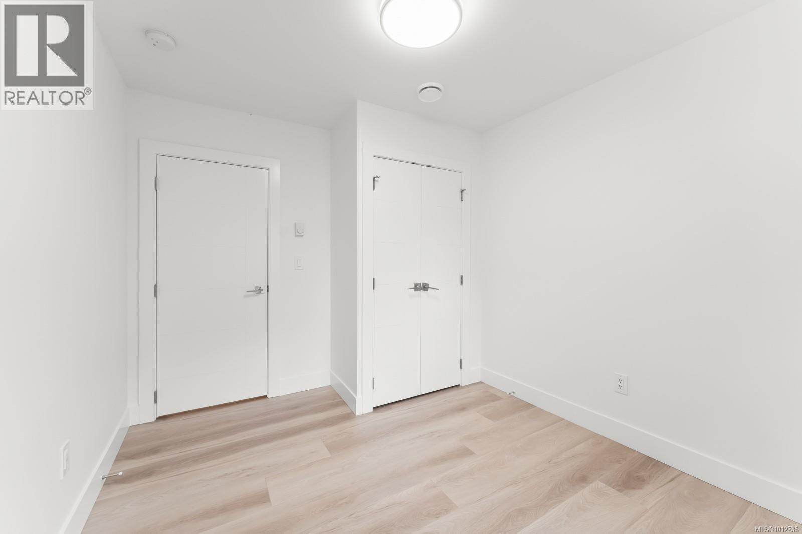 Photo 18 of 4037 Lakehill Pl, Saanich BC