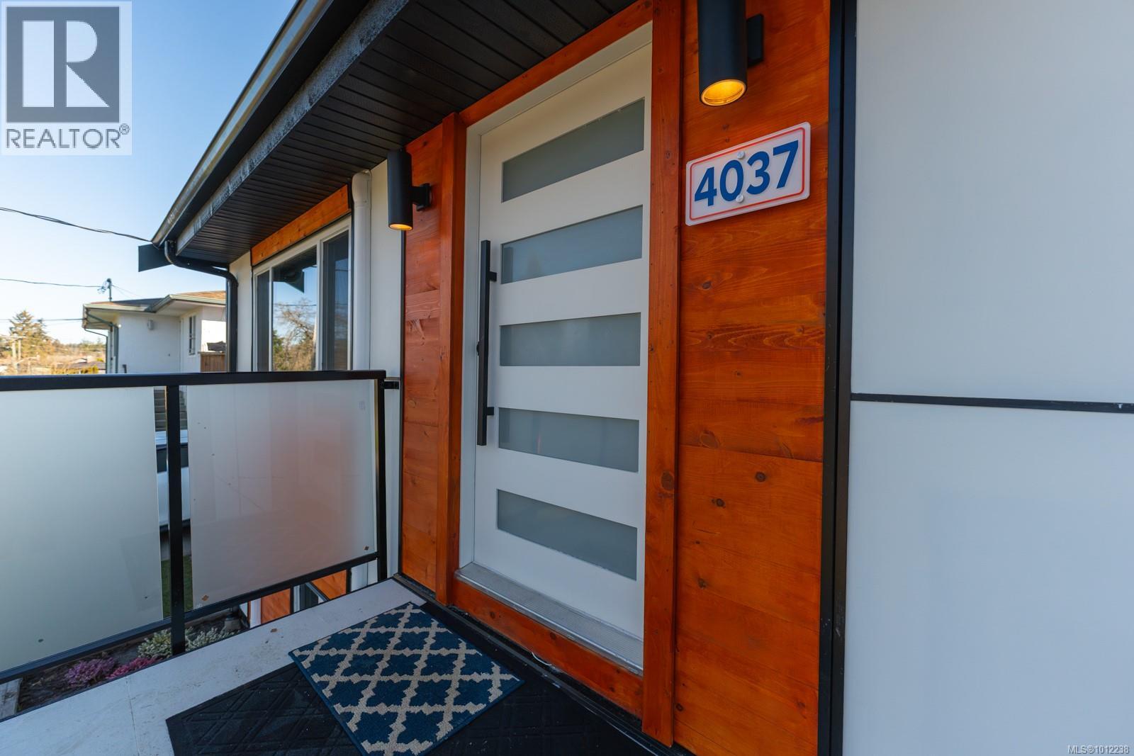 Photo 2 of 4037 Lakehill Pl, Saanich BC