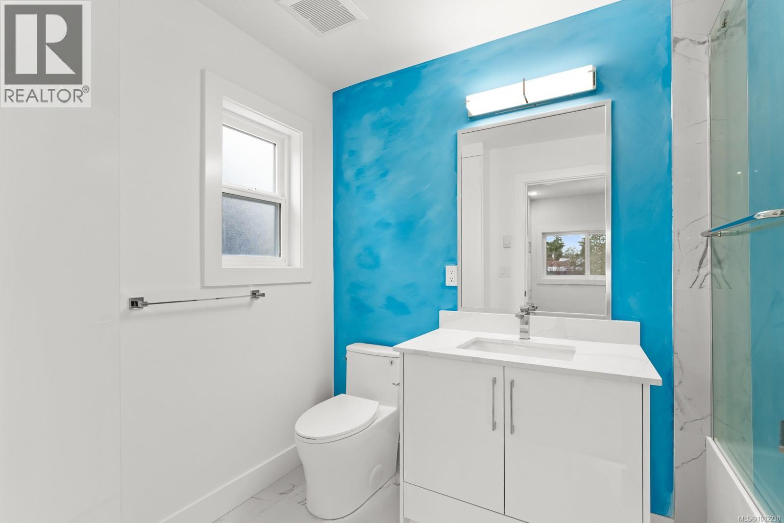 Photo 16 of 4037 Lakehill Pl, Saanich BC