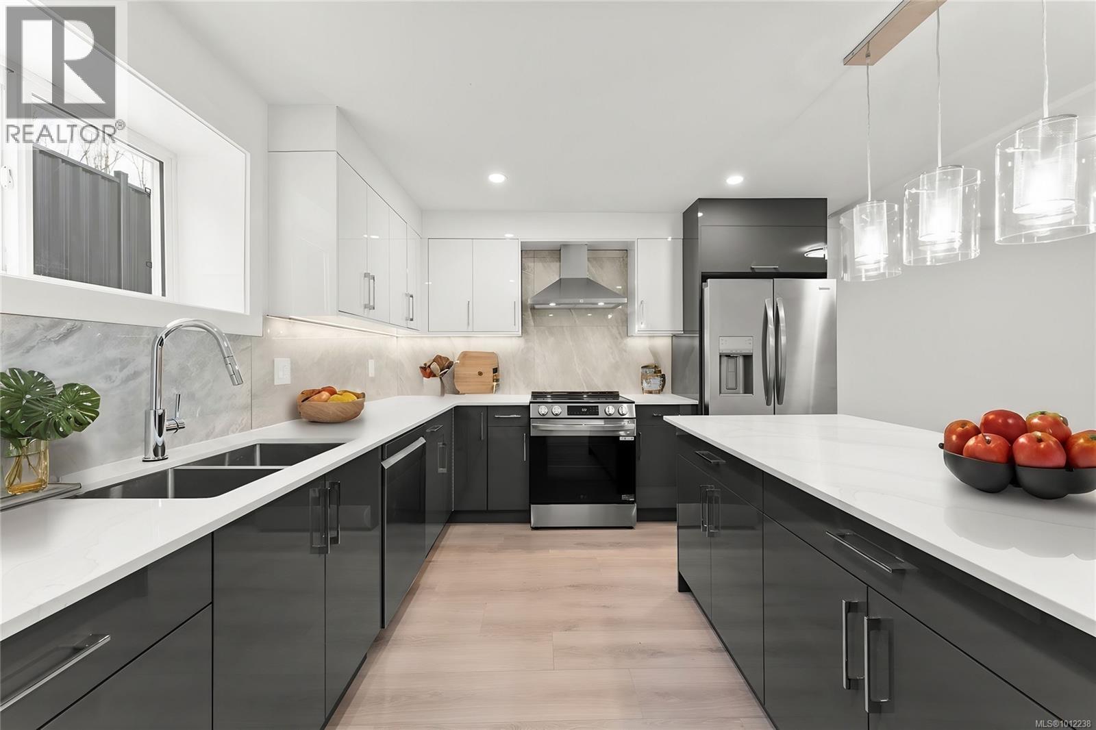 Photo 24 of 4037 Lakehill Pl, Saanich BC
