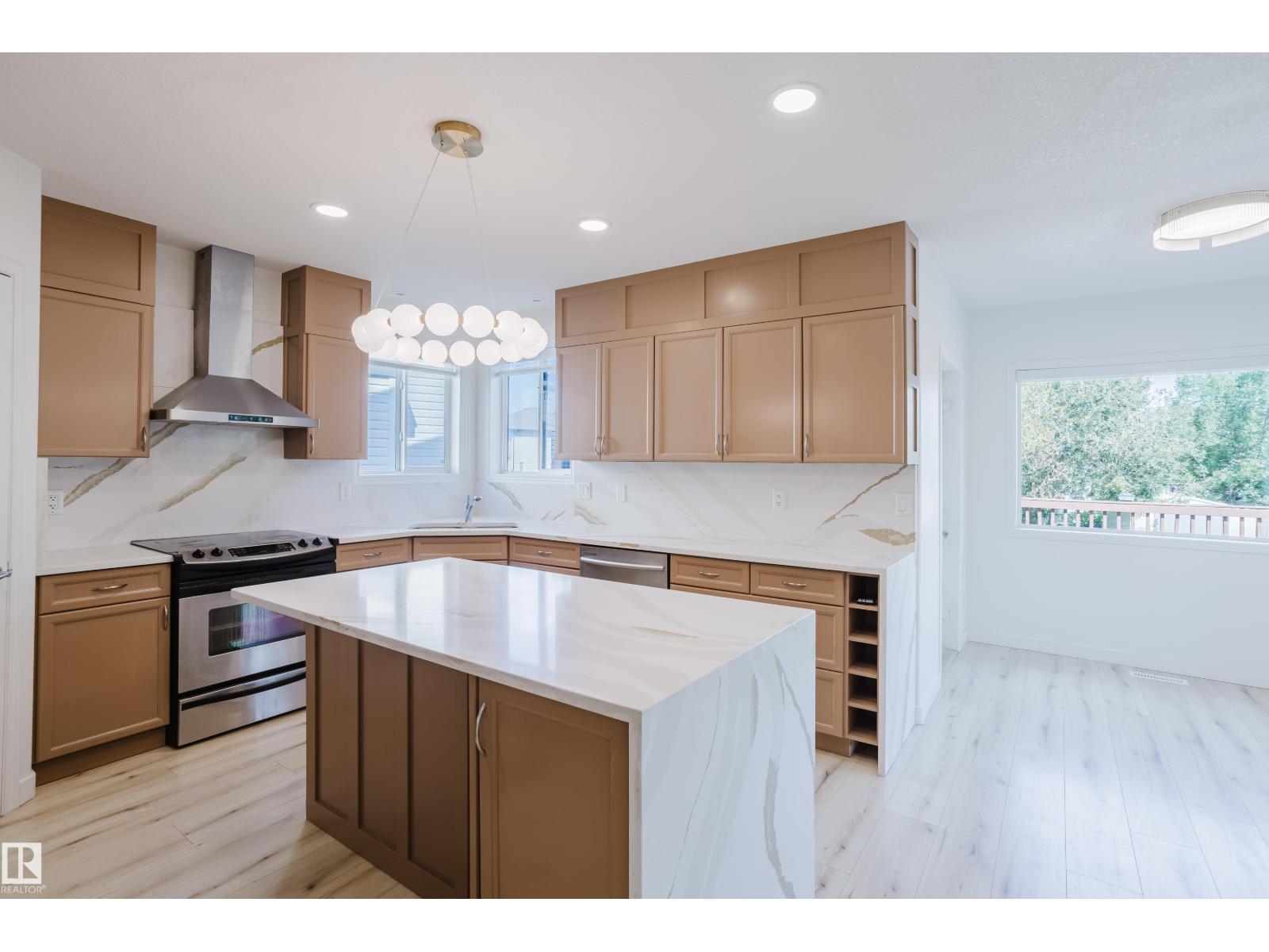 Photo 5 of 1665 Glastonbury Bv Nw, Edmonton AB