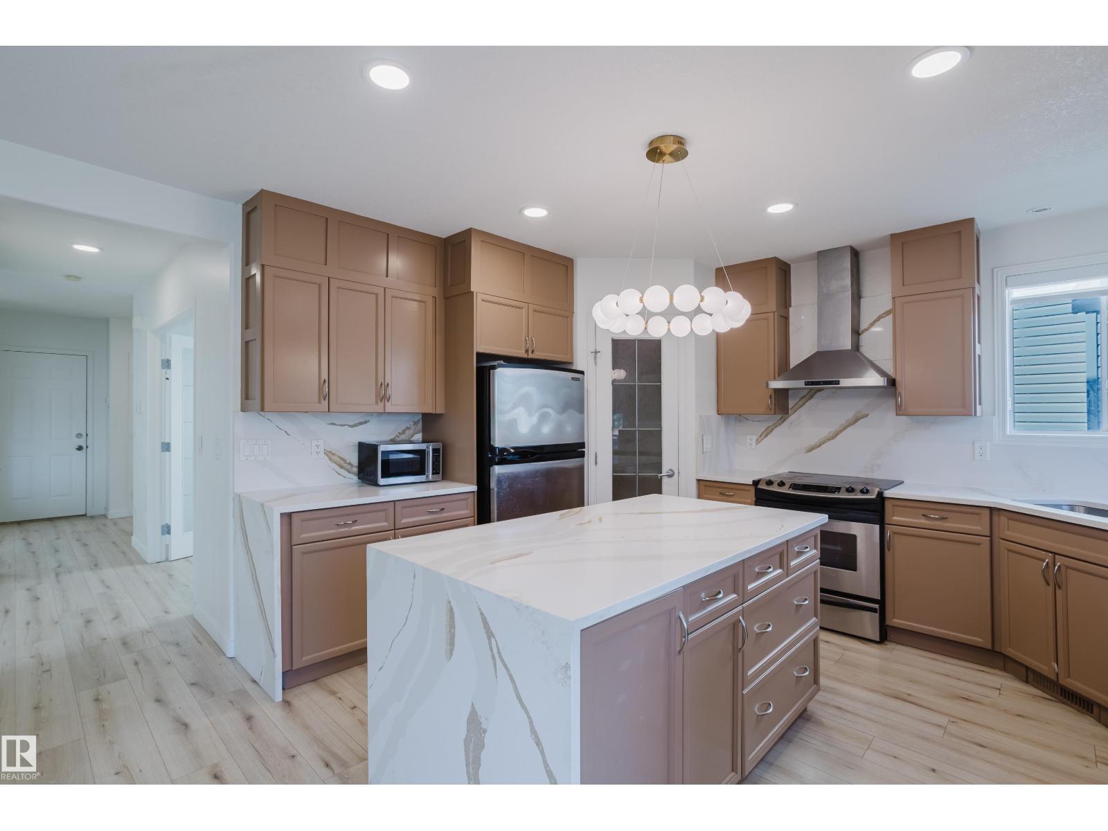Photo 12 of 1665 Glastonbury Bv Nw, Edmonton AB