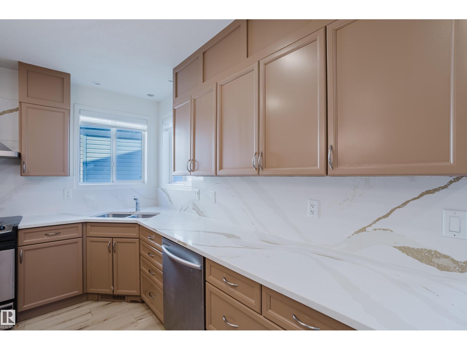 Photo 25 of 1665 Glastonbury Bv Nw, Edmonton AB