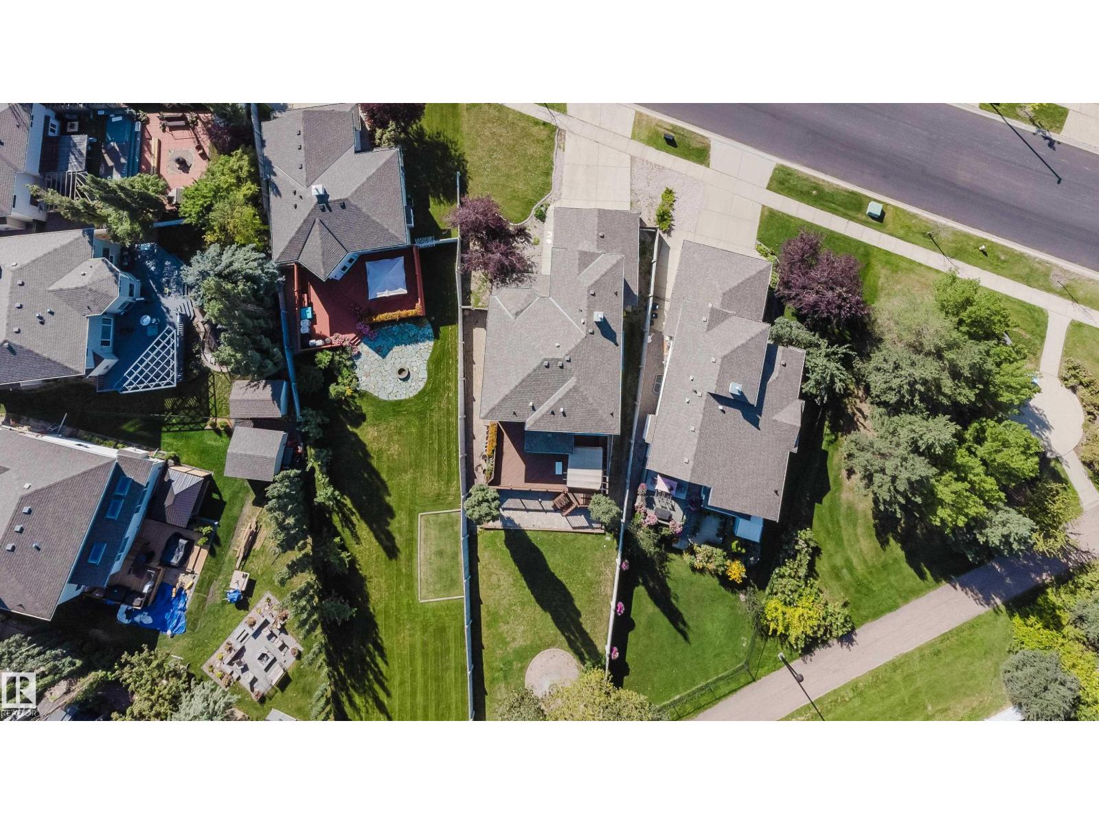 Photo 11 of 1665 Glastonbury Bv Nw, Edmonton AB