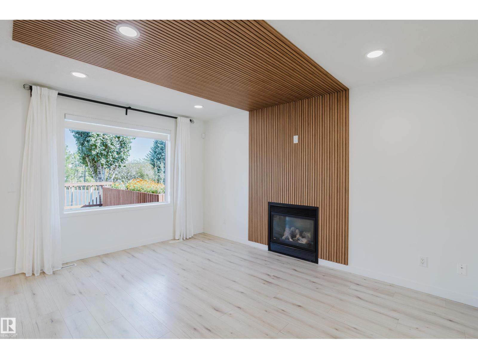 Photo 2 of 1665 Glastonbury Bv Nw, Edmonton AB