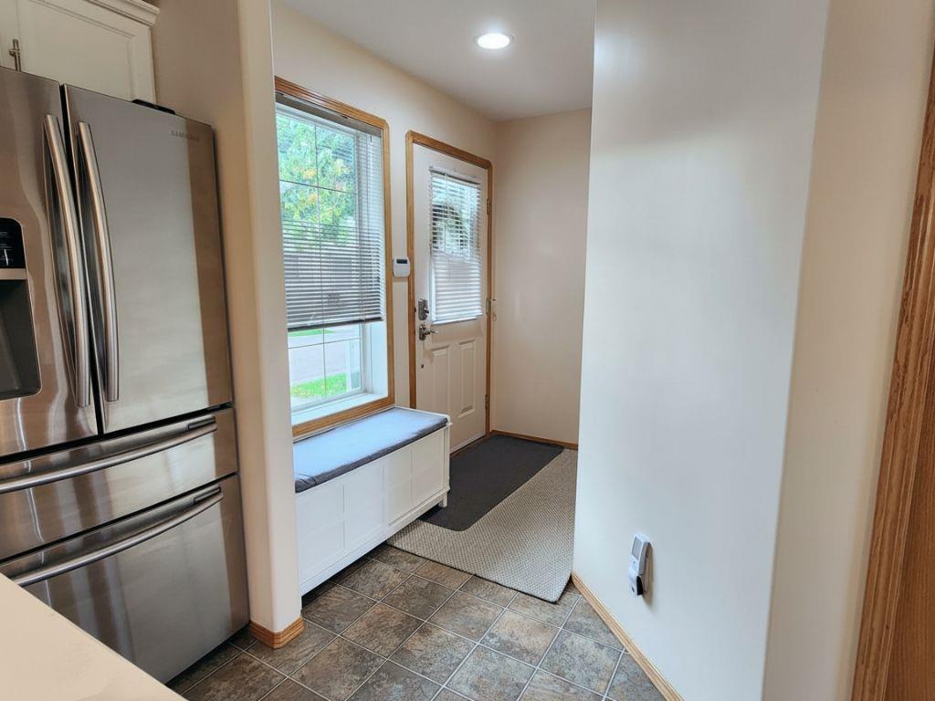 Photo 3 of 15 66 Willowlake Crescent, Winnipeg MB