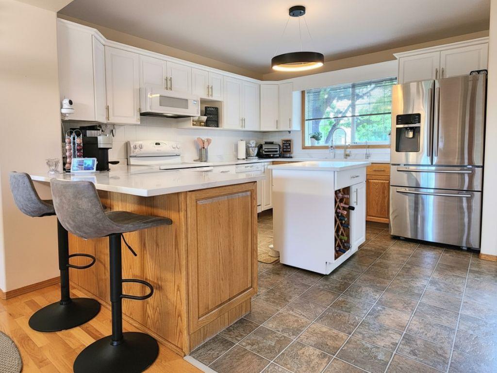 Photo 5 of 15 66 Willowlake Crescent, Winnipeg MB