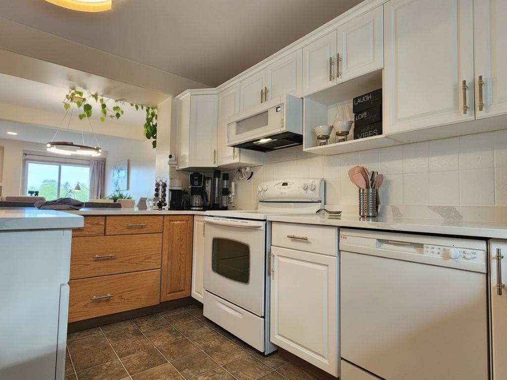 Photo 7 of 15 66 Willowlake Crescent, Winnipeg MB