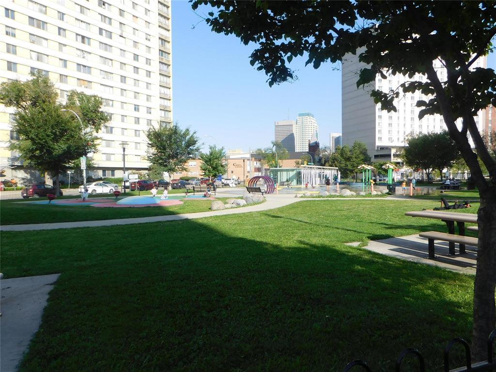 Photo 4 of 1909 411 Cumberland Avenue, Winnipeg MB