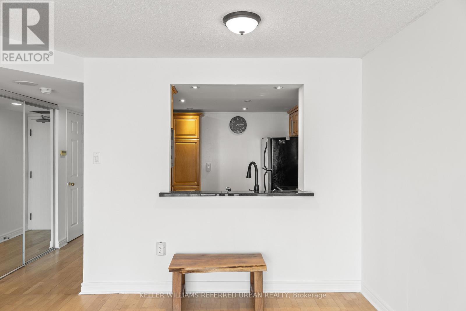Photo 14 of 404 725 King Street W, Toronto ON