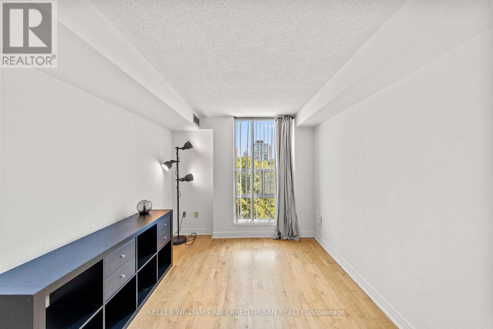 Photo 2 of 404 725 King Street W, Toronto ON