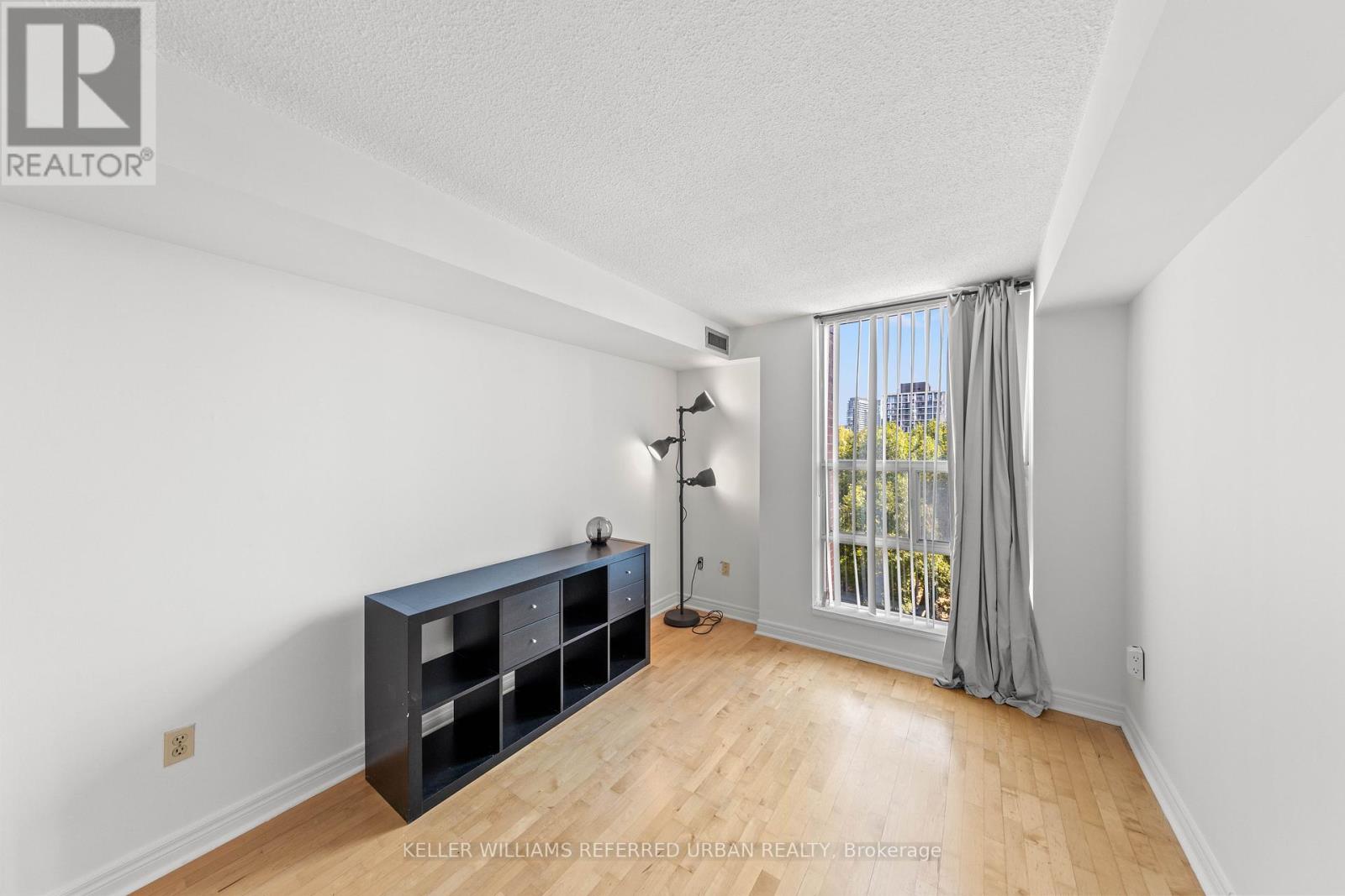 Photo 34 of 404 725 King Street W, Toronto ON