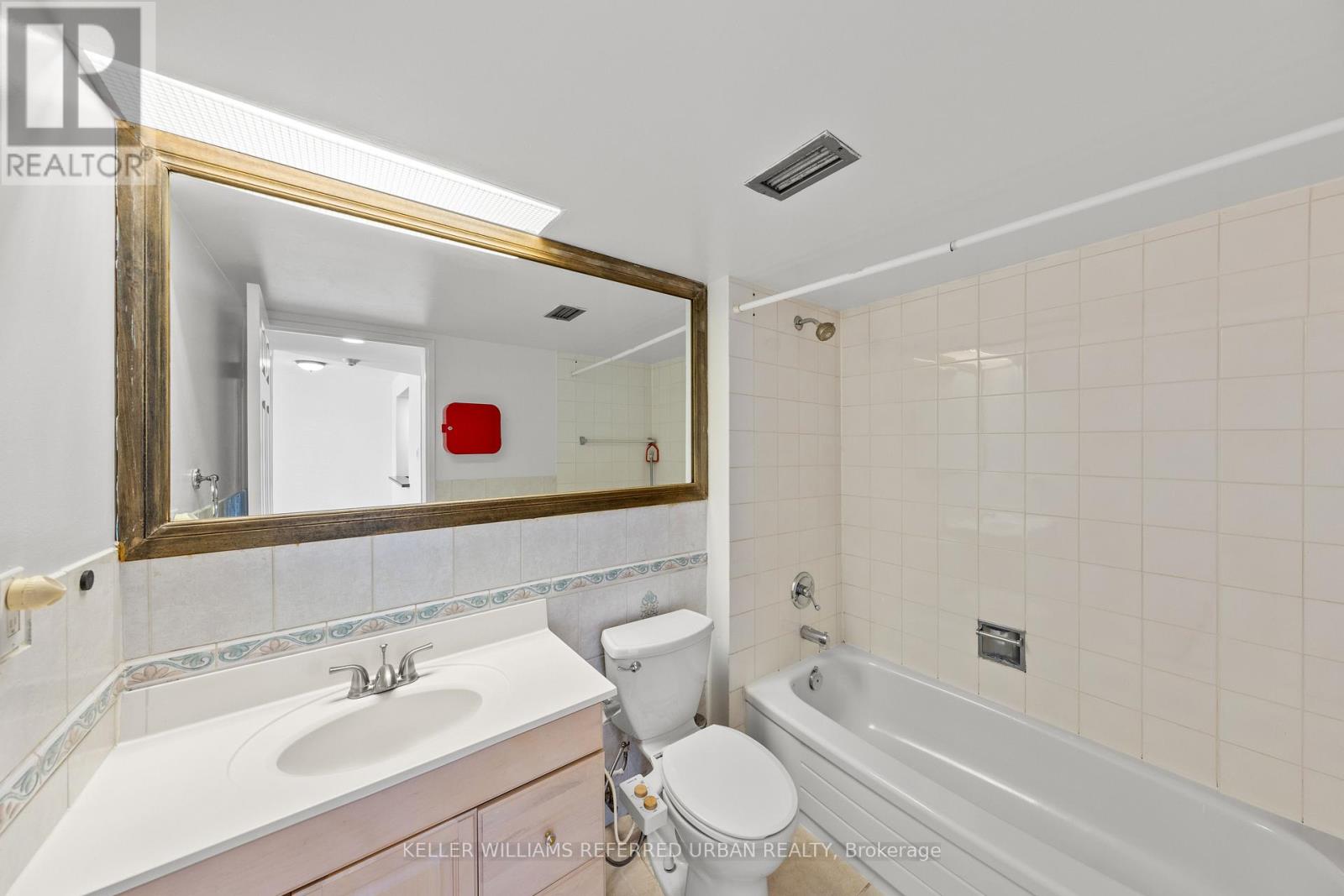 Photo 39 of 404 725 King Street W, Toronto ON