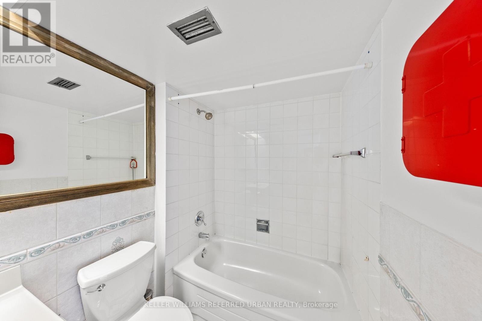 Photo 4 of 404 725 King Street W, Toronto ON