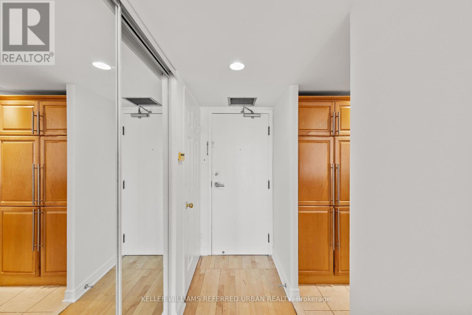Photo 27 of 404 725 King Street W, Toronto ON