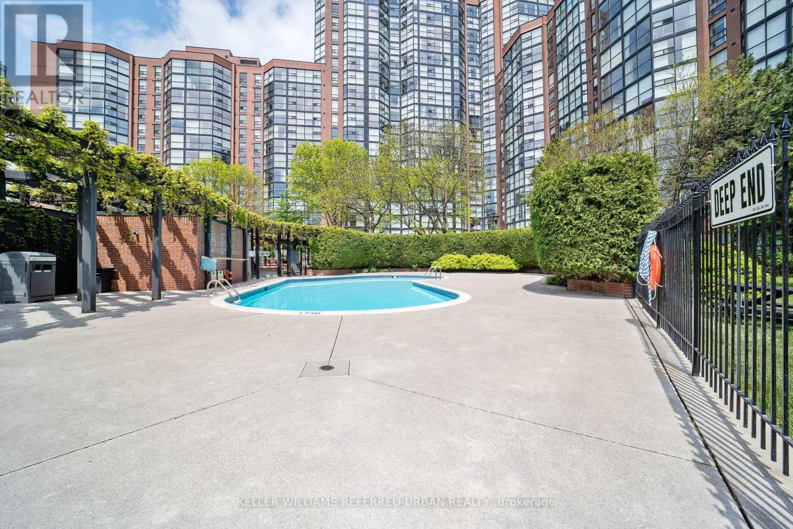 Photo 10 of 404 725 King Street W, Toronto ON