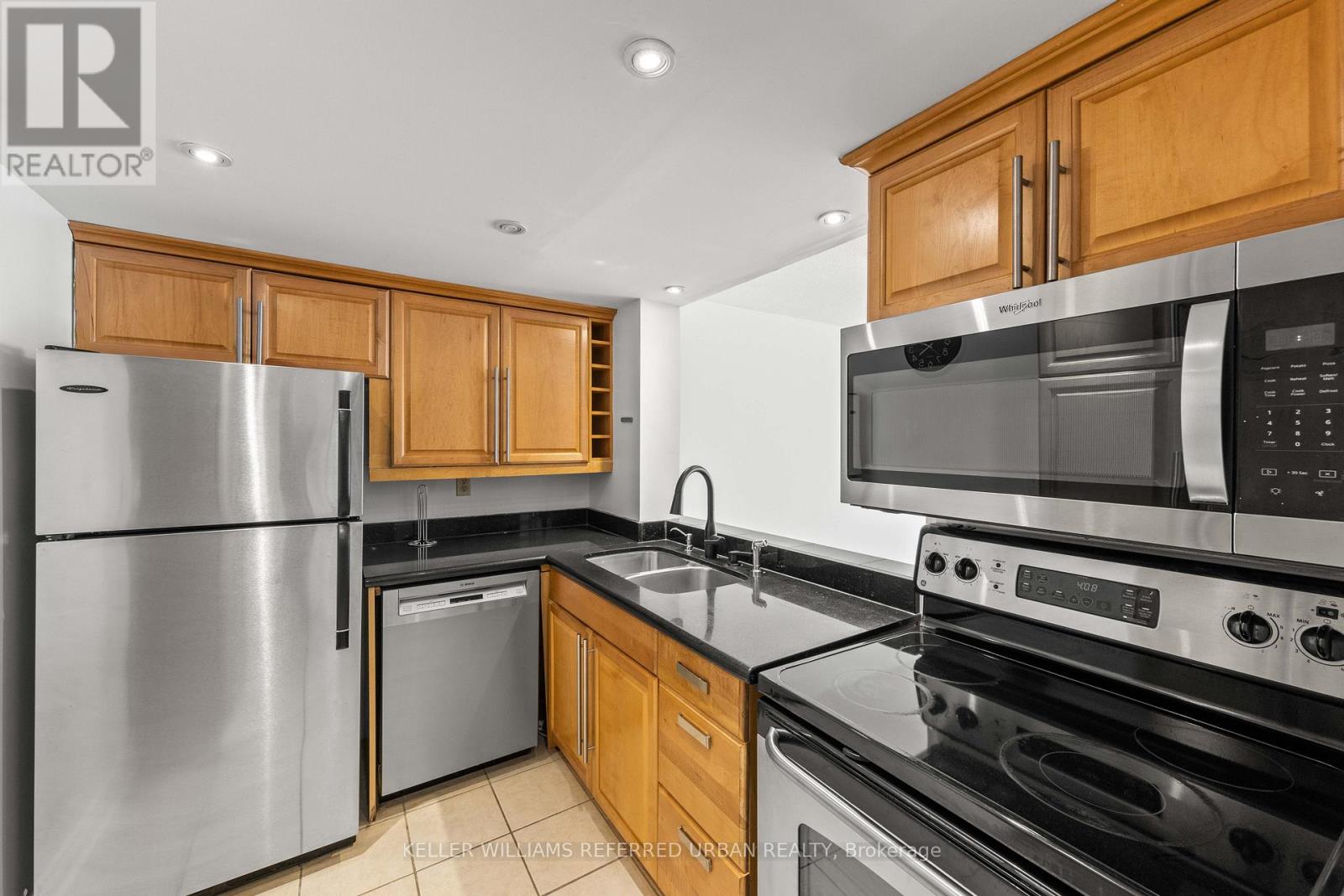 Photo 5 of 404 725 King Street W, Toronto ON