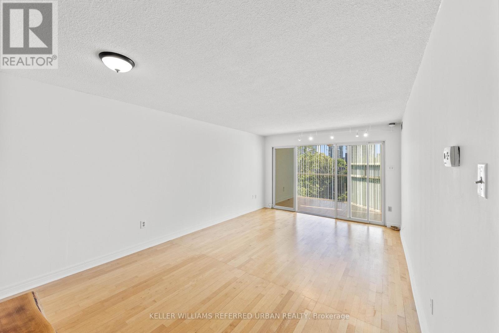 Photo 6 of 404 725 King Street W, Toronto ON