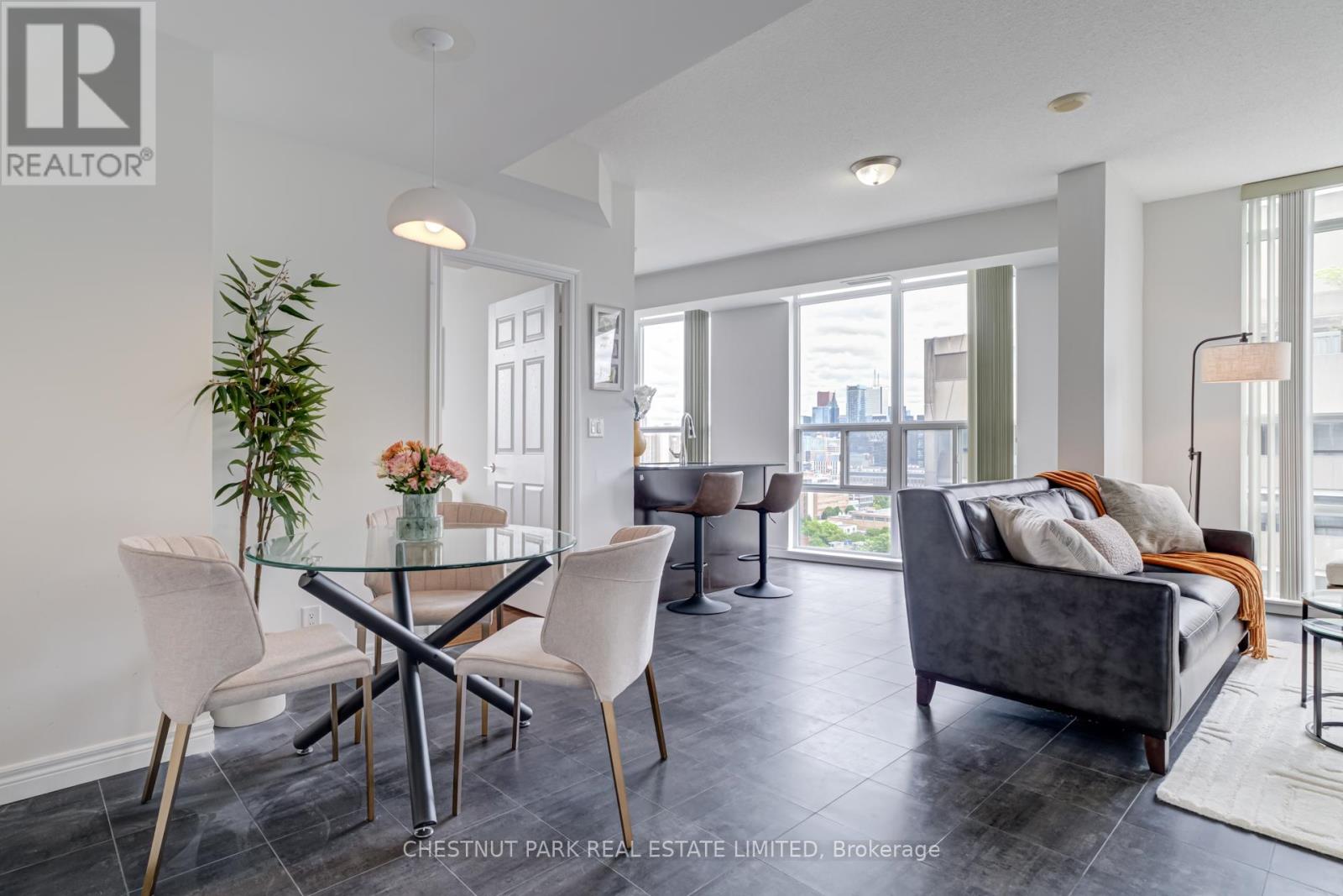 Photo 3 of 1711 736 Spadina Avenue, Toronto ON
