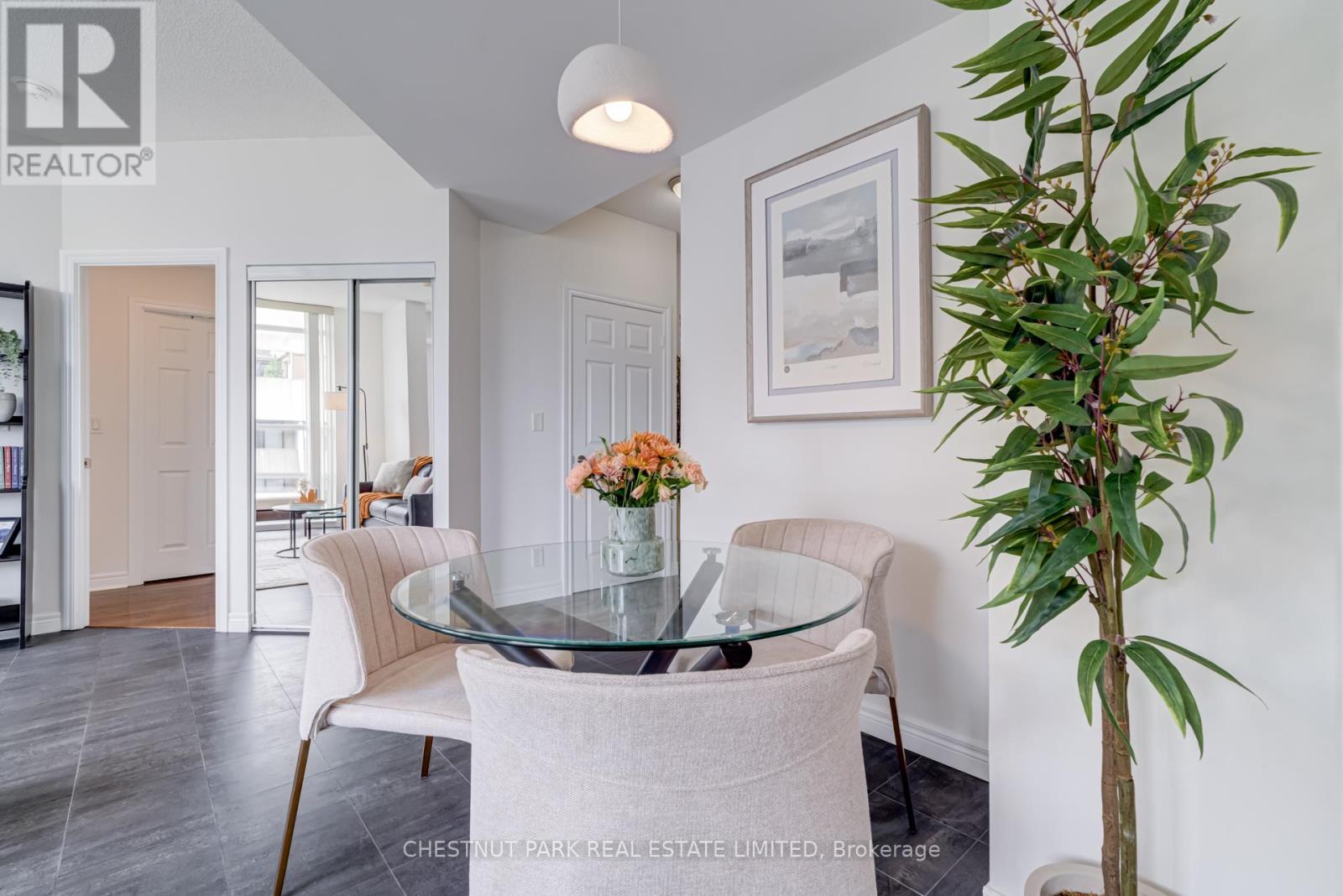 Photo 4 of 1711 736 Spadina Avenue, Toronto ON