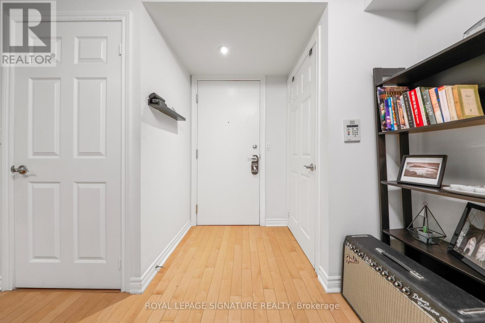 Photo 2 of 343 250 Wellington Street W, Toronto ON