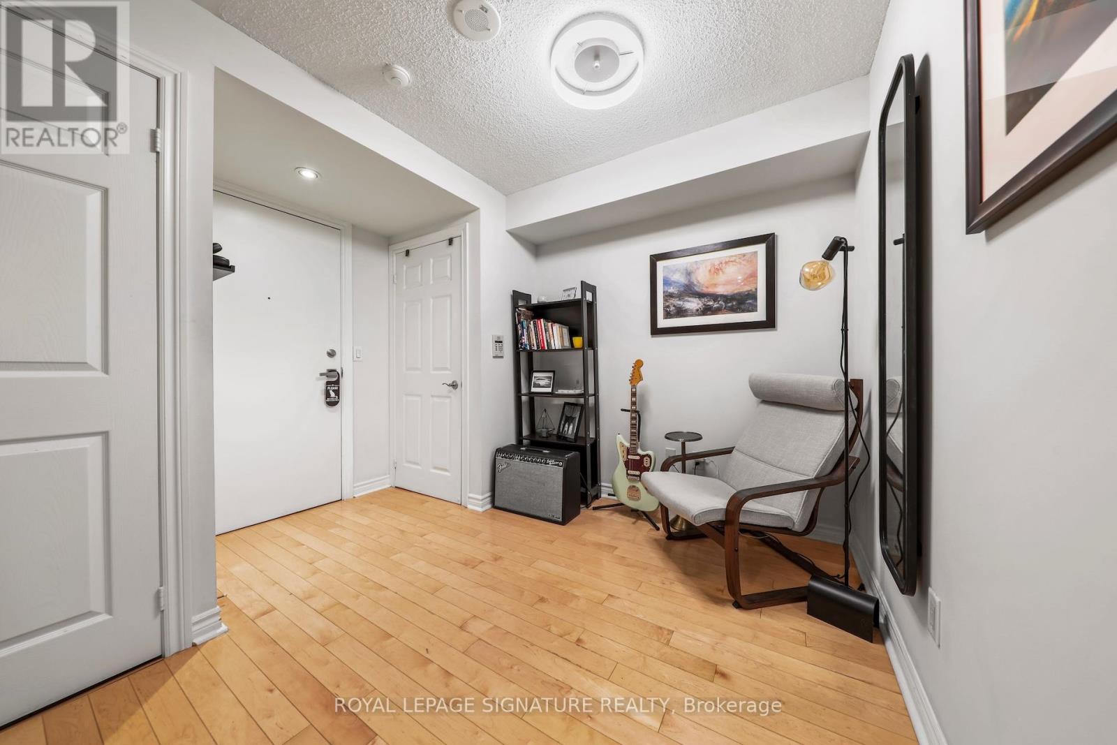 Photo 3 of 343 250 Wellington Street W, Toronto ON