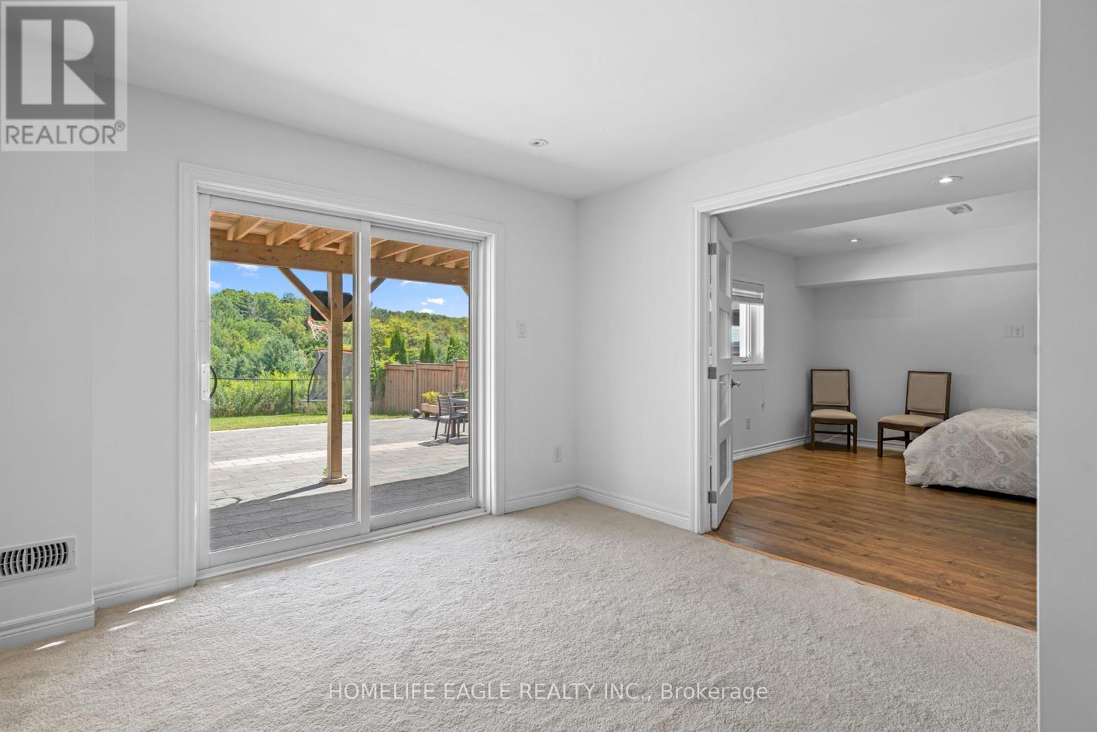 Photo 2 of 545 Clifford Perry Place, Newmarket ON