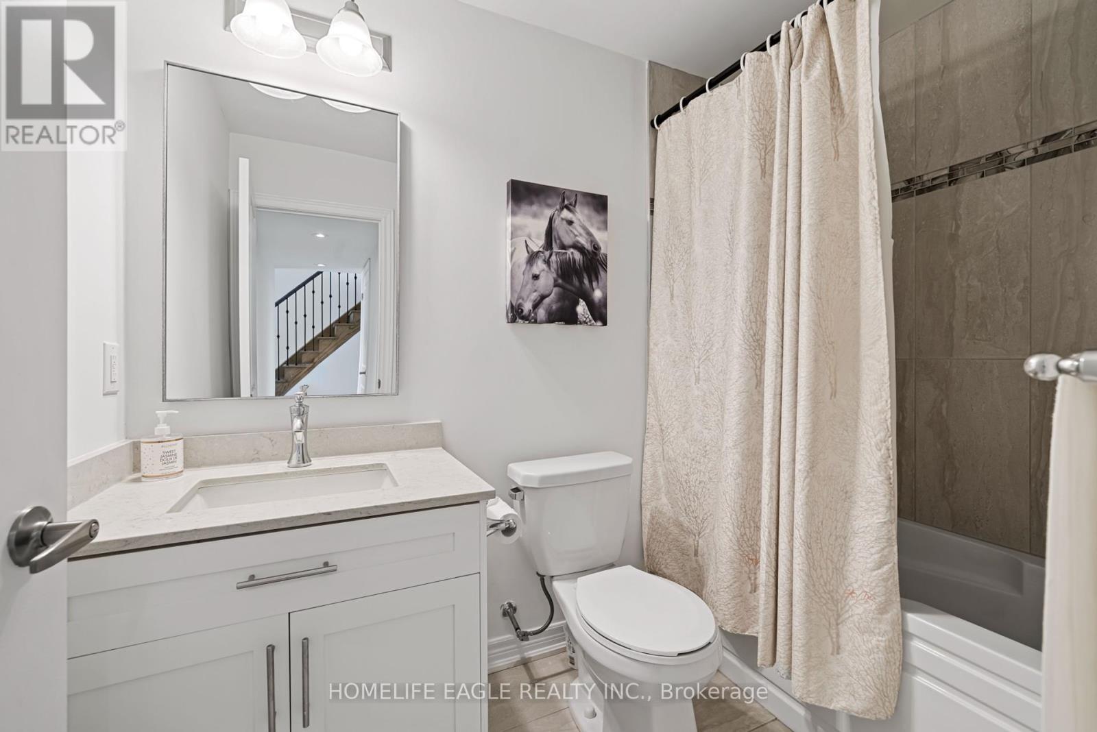 Photo 34 of 545 Clifford Perry Place, Newmarket ON