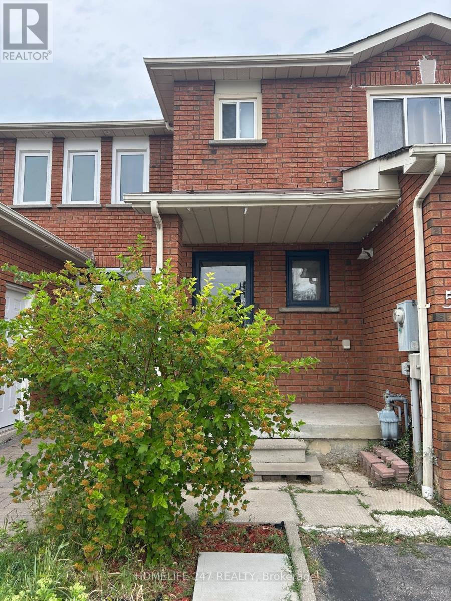 Photo 5 of 52 Tulip Drive, Brampton ON