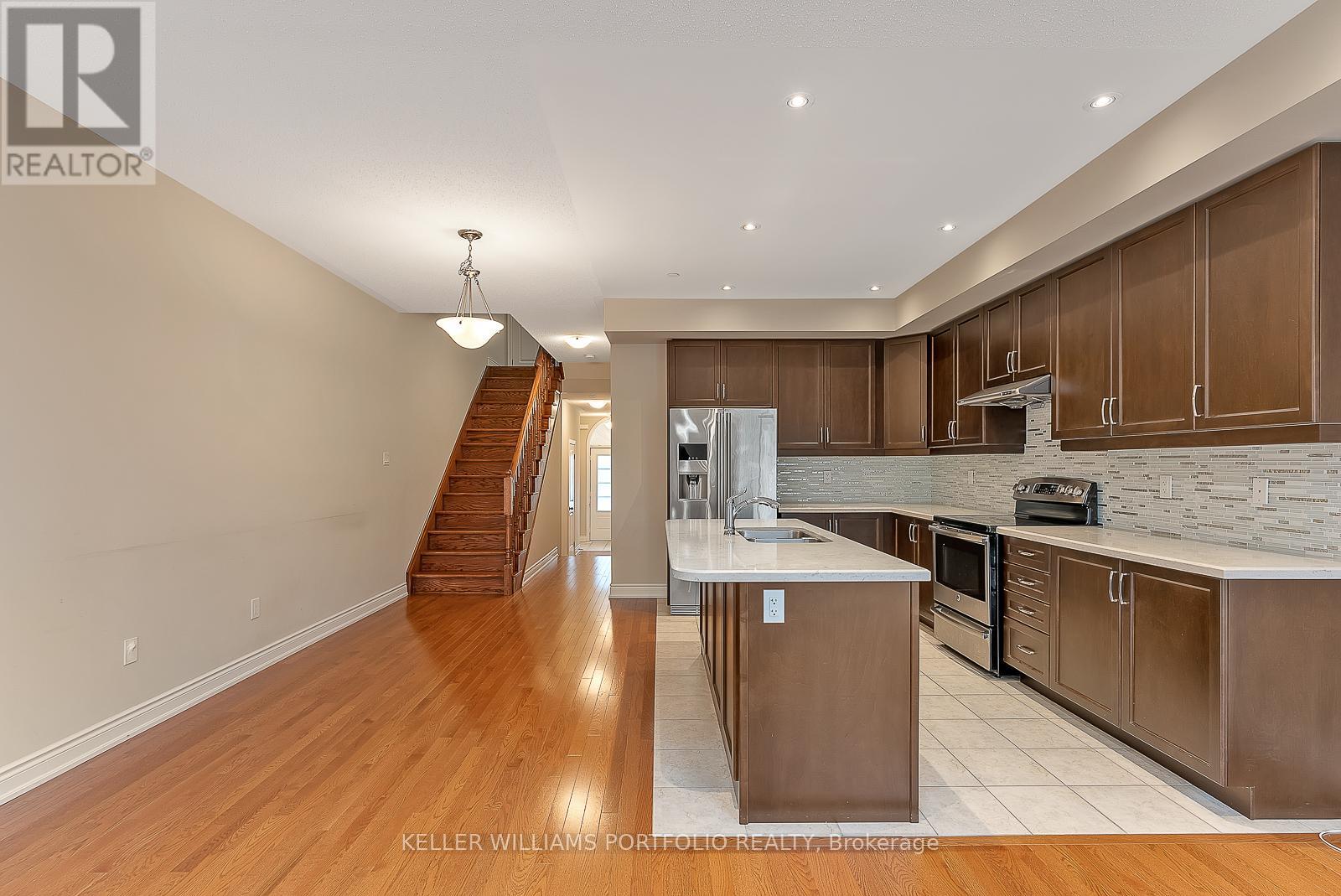 Photo 31 of 83 1331 Major Mackenzie Drive W, Vaughan ON