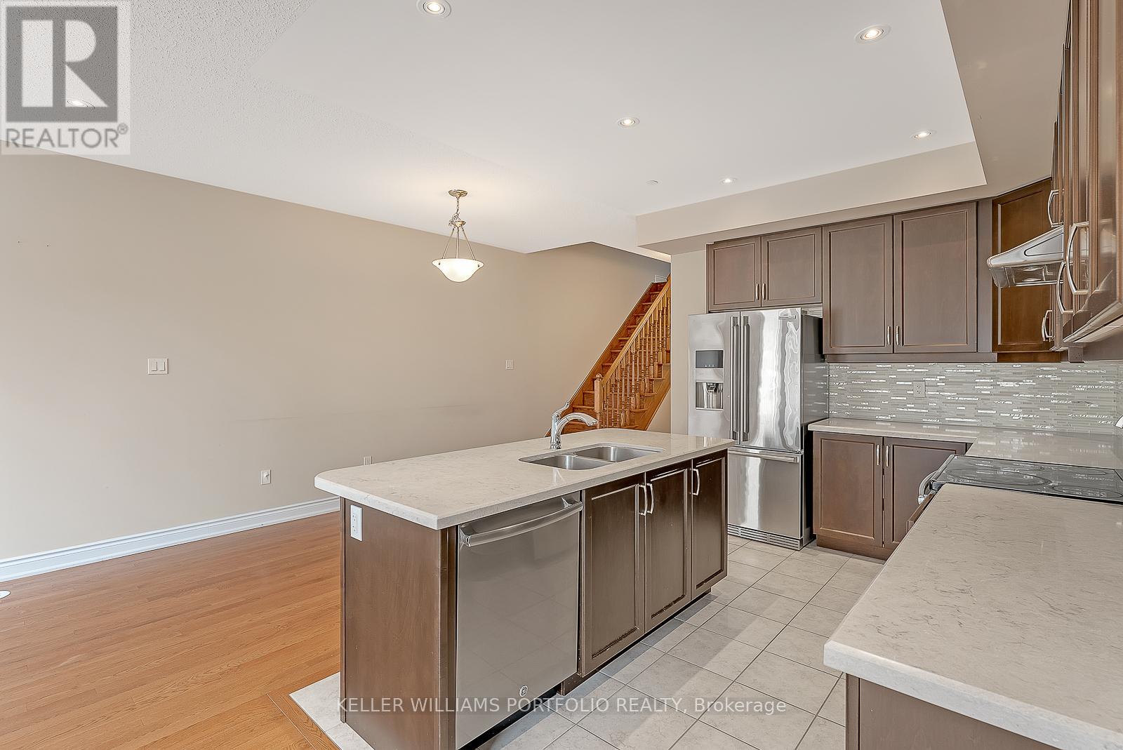 Photo 11 of 83 1331 Major Mackenzie Drive W, Vaughan ON